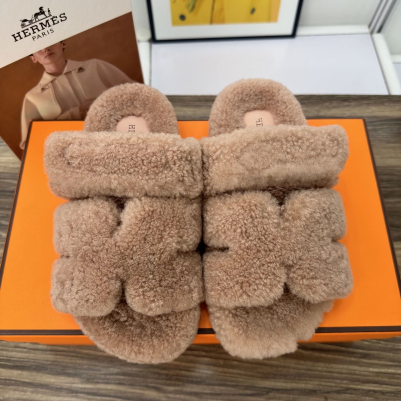 H**mes slippers